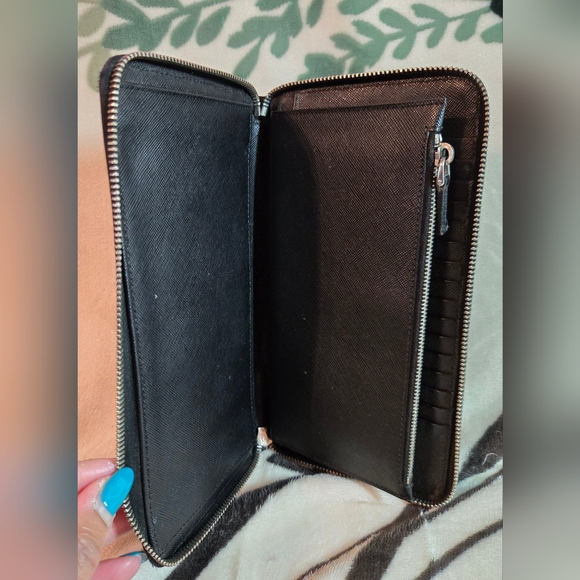 💯 Authentic Prada Saffiano Leather Document Holder/Wallet - Picture 9 of 16